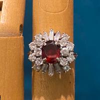 Anello Oro bianco 18kt con diamanti e rubino