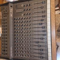 Peavy MD-II 16x2 Mixer Stereo Mixing Console and 5