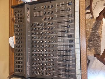 Peavy MD-II 16x2 Mixer Stereo Mixing Console and 5