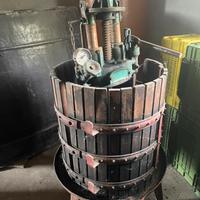Torchio idraulico per vino