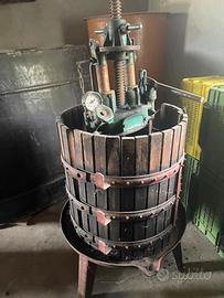 Torchio idraulico per vino