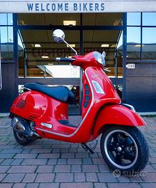 Piaggio Vespa GTS 300 Super