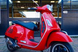 Piaggio Vespa GTS 300 Super