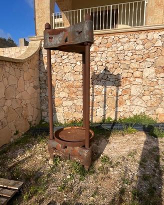 Pressa antica estrazione olio