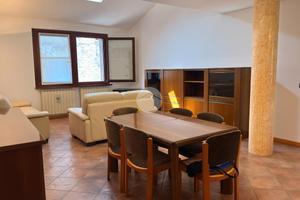 4 LOCALI A ESINE
