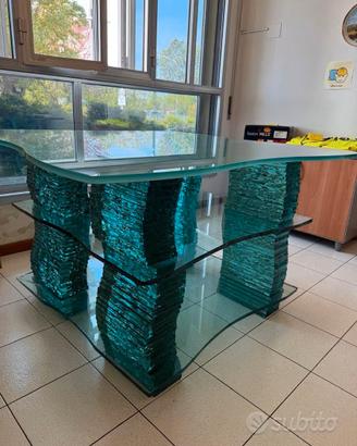 Splendido tavolo di design in vetro artistico
