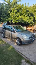  Ford Fiesta Ambience 2004 con Passaggio Compreso 