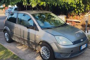  Ford Fiesta Ambience 2004 con Passaggio Compreso 
