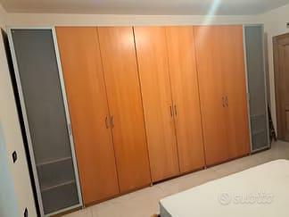 Armadio Pax Ikea a 8 ante con scomparti e cassetti