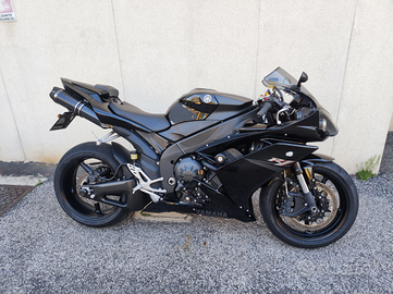 R1 2007 tagliandata accessoriata e gommata