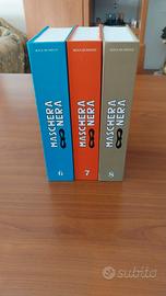 MASCHERA NERA EDIZIONE CARTONATA