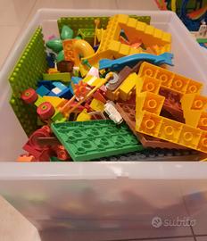 Costruzioni, palline, puzzle, pentole, giochi vari