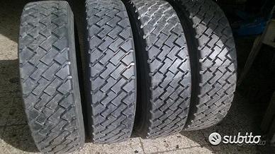 255 70 22.5 gomme ricoperte nuove