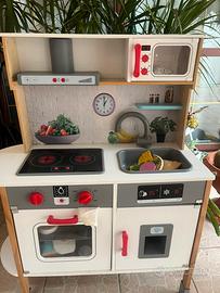 Cucina giocattolo in legno