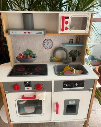 Cucina giocattolo in legno