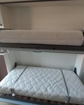 letto a castello a scomparsa come nuovo.