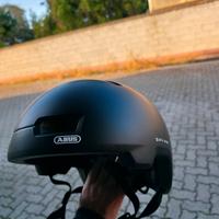 casco monopattino bici 