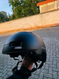 casco monopattino bici 