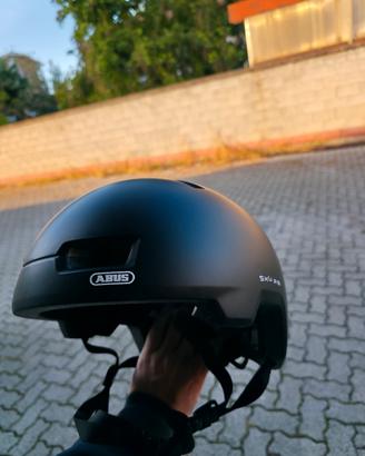 casco monopattino bici 