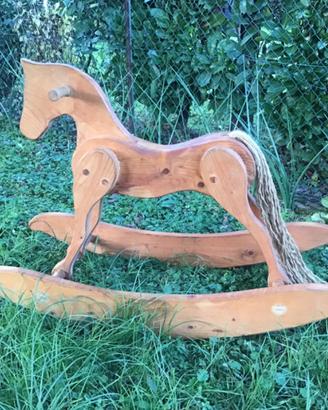 Cavallo a dondolo