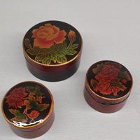 Scatoline in legno dipinto floreale