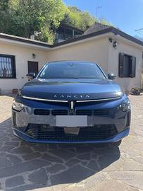 Lancia ypsilon modello cassina edizione limitata