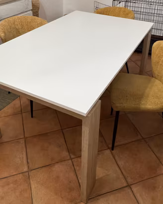 Tavolo e 4 sedie - Come Nuovo/Perfette condizioni