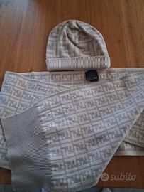 sciarpa e berretto Fendi