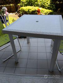 Tavolo con sedie arredo giardino 