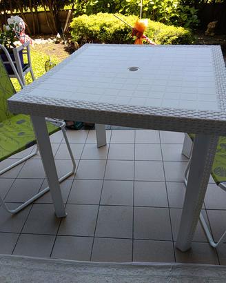 Tavolo con sedie arredo giardino 