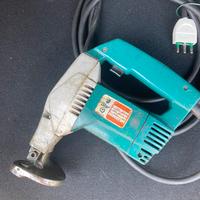 Cesoia elettrica per lamiere