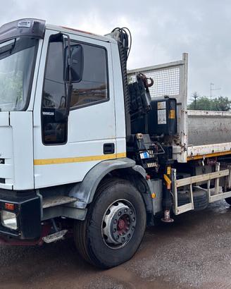 IVECO EUROCARGO 180E28K RIBALTABILE + GRU