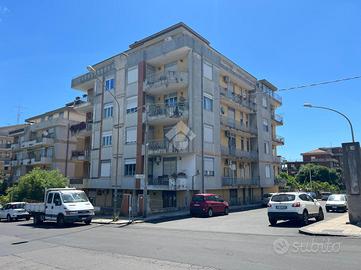 2 LOCALI A GIARRE