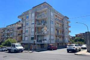 2 LOCALI A GIARRE