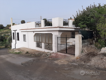 Vende villa a pochi passi dal mare Balatazze