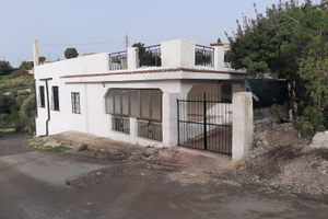 Vende villa a pochi passi dal mare Balatazze