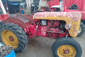 Trattore d epoca rossi