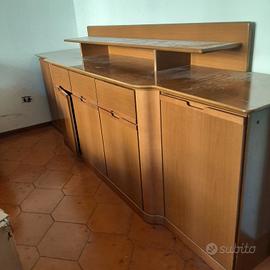 Sala da pranzo completa