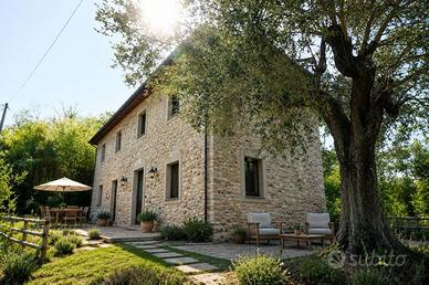 Rustico / Casale di 197 m² con più di 5 locali a Q