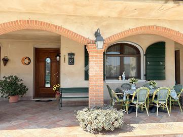 VILLA A SCHIERA A MOTTEGGIANA
