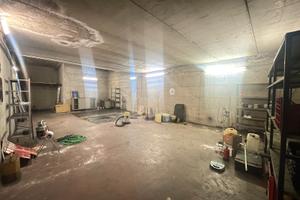 Monte mario - ampio box auto