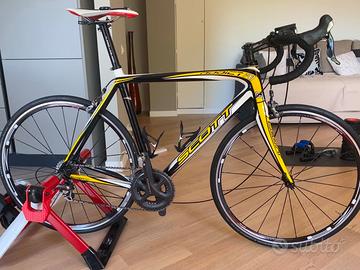 Bici da strada Scott Addict R1 (gruppo Ultegra)