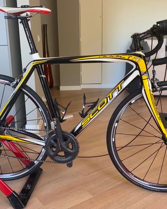 Bici da strada Scott Addict R1 (gruppo Ultegra)