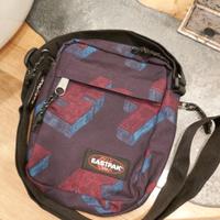 Borsa A Tracolla marca Eastpak nuova.