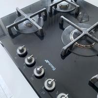 Piano cottura gas 5 fuochi Smeg in vetro nero