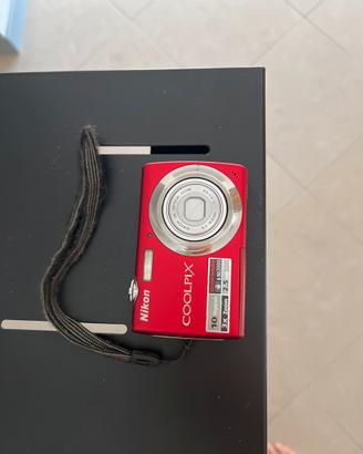 Nikon - Coolpix S220