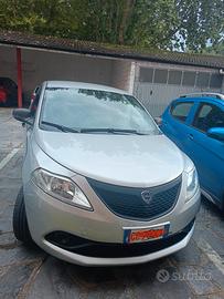 Lancia y