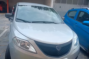 Lancia y