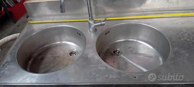 Lavandino in acciaio