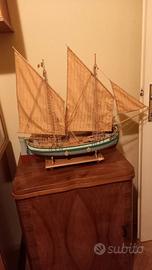 imbarcazione in legno interamente fatta a mano